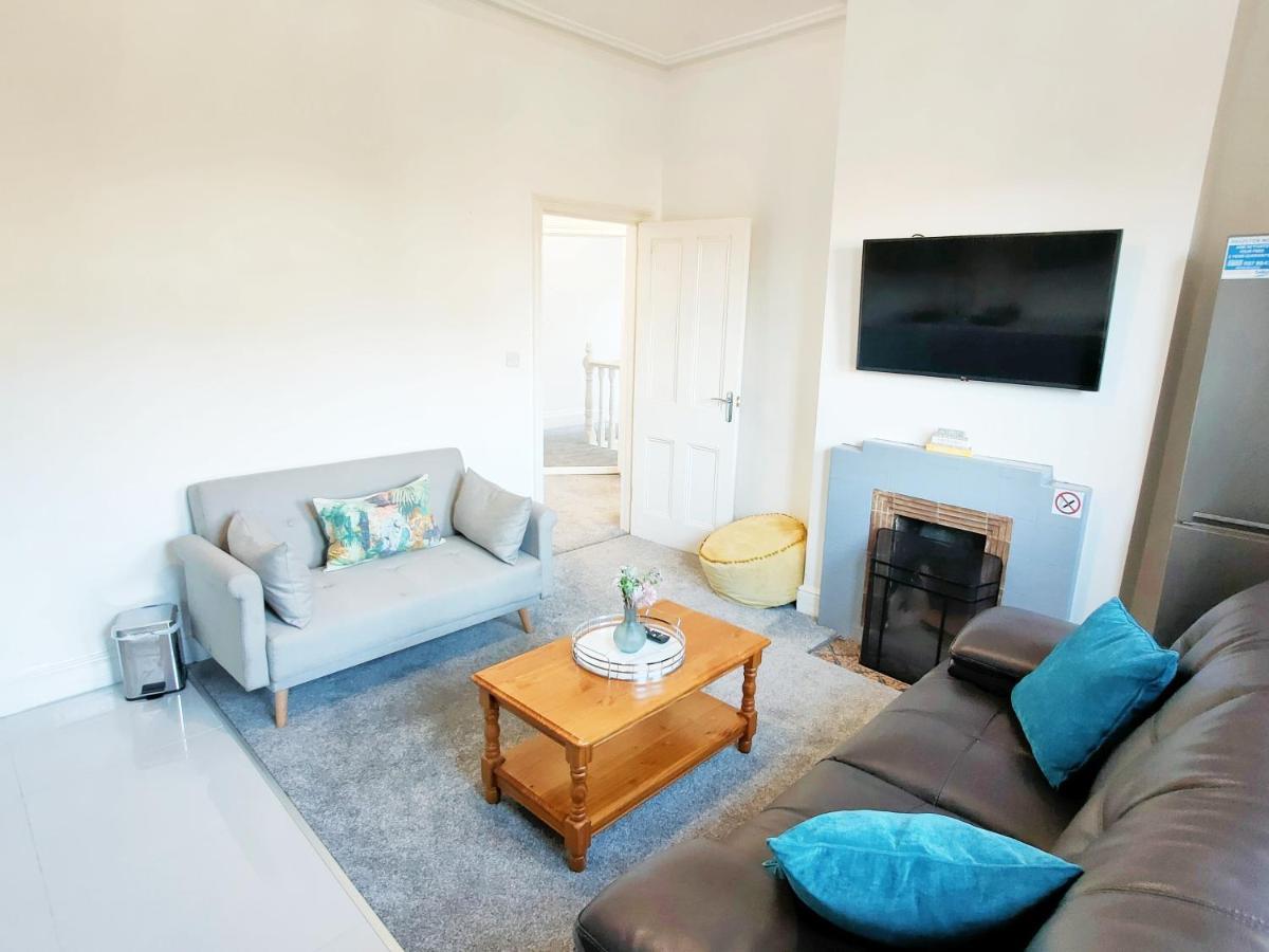 Flat-C, 4 Adults, 20 Mins To Beach, Netflix, Wifi, Sleeps 4 Adults 본머스 외부 사진