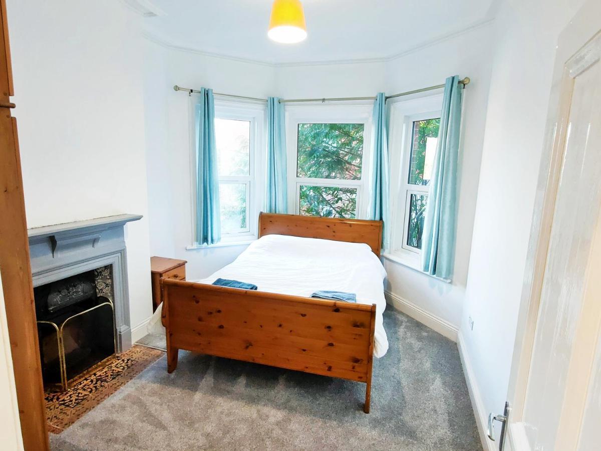 Flat-C, 4 Adults, 20 Mins To Beach, Netflix, Wifi, Sleeps 4 Adults 본머스 외부 사진